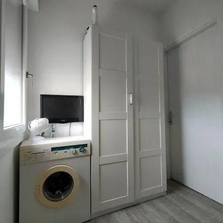 50 Mt Dalla Zona Vicinanze Piazza Marconi Apartment